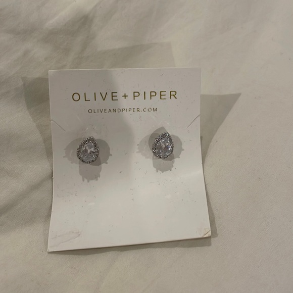 Jewelry - Olive and piper stud earrings